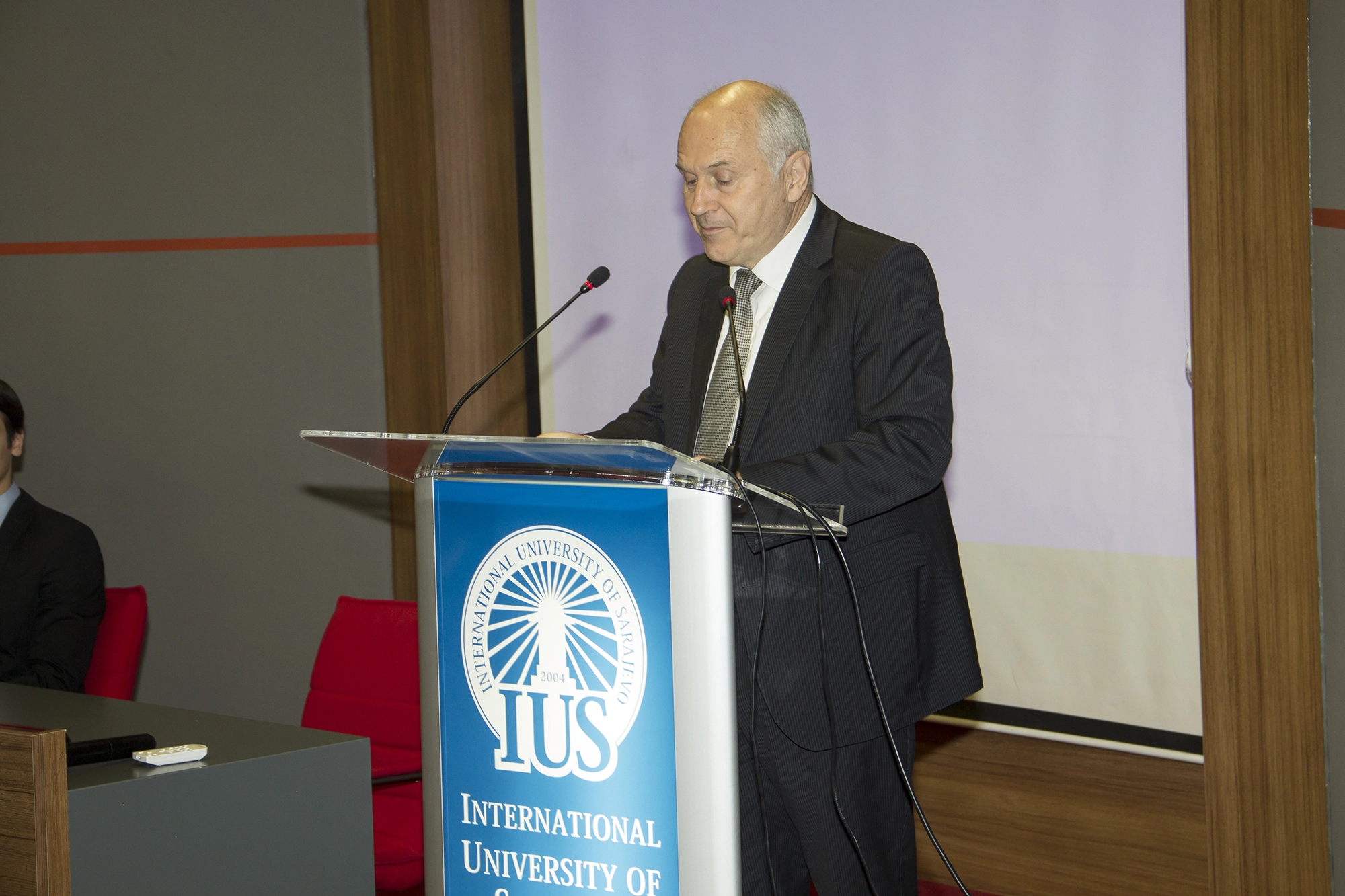 High Representative speaks at the International University of Sarajevo