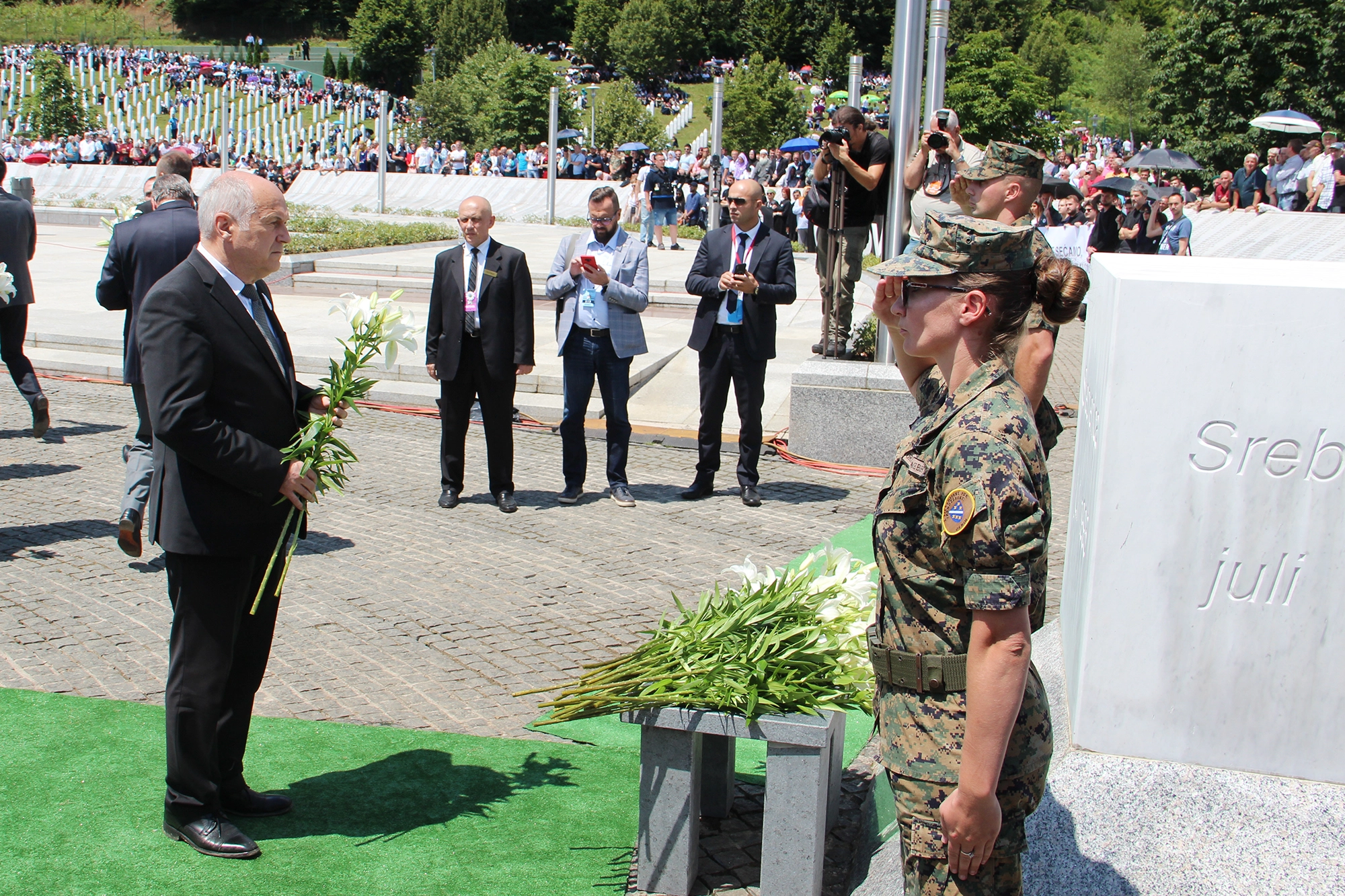High Representative attends commemoration and funeral for Srebrenica victims