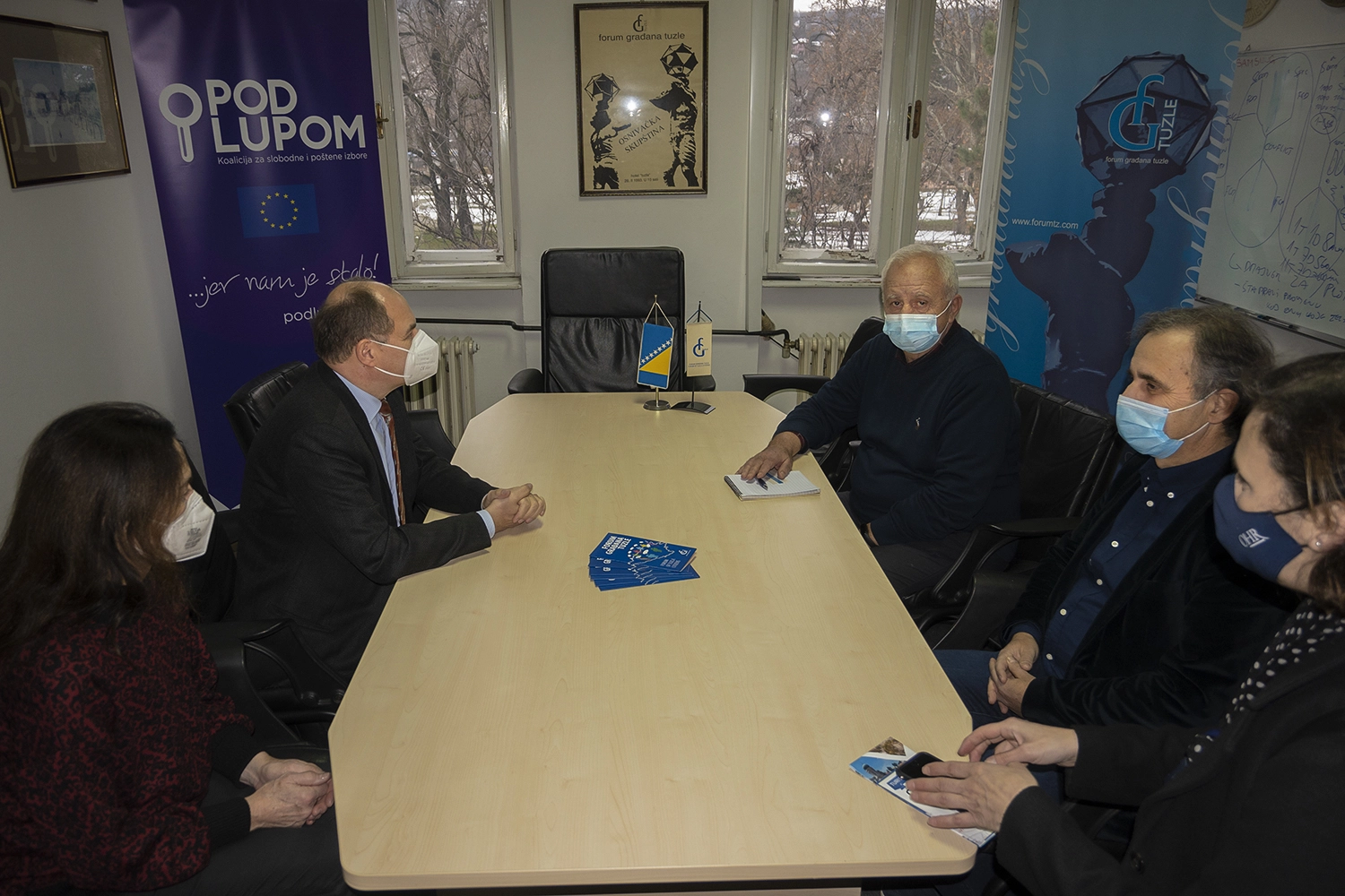 HR Schmidt meets representatives of Tuzla Civic Forum and CCI