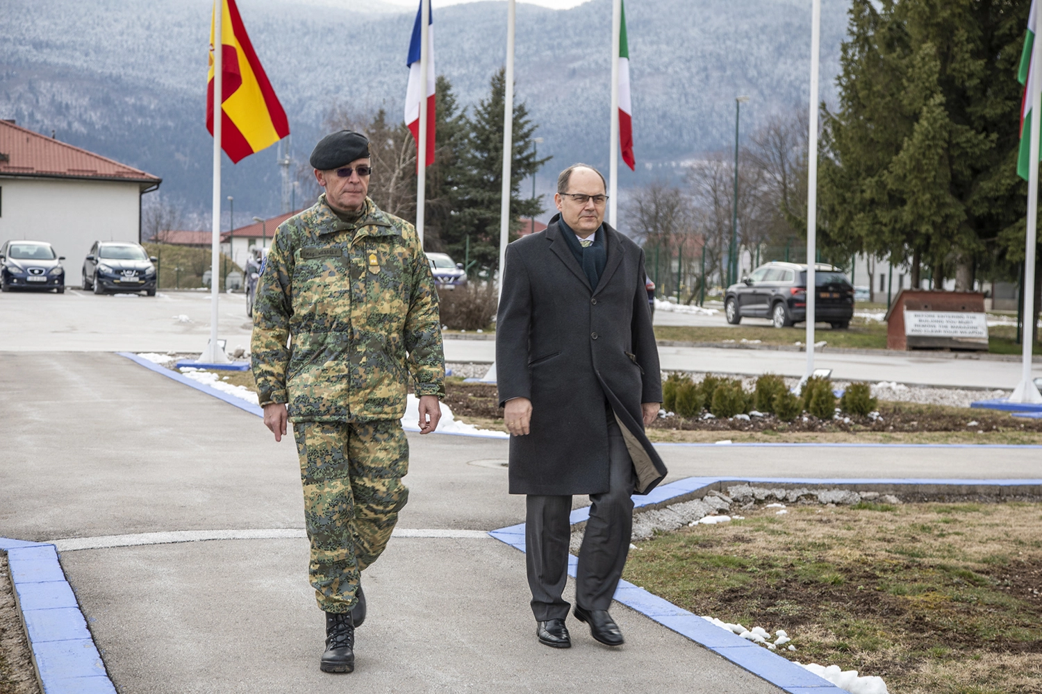 HR Schmidt meets COMEUFOR Major General Wessely