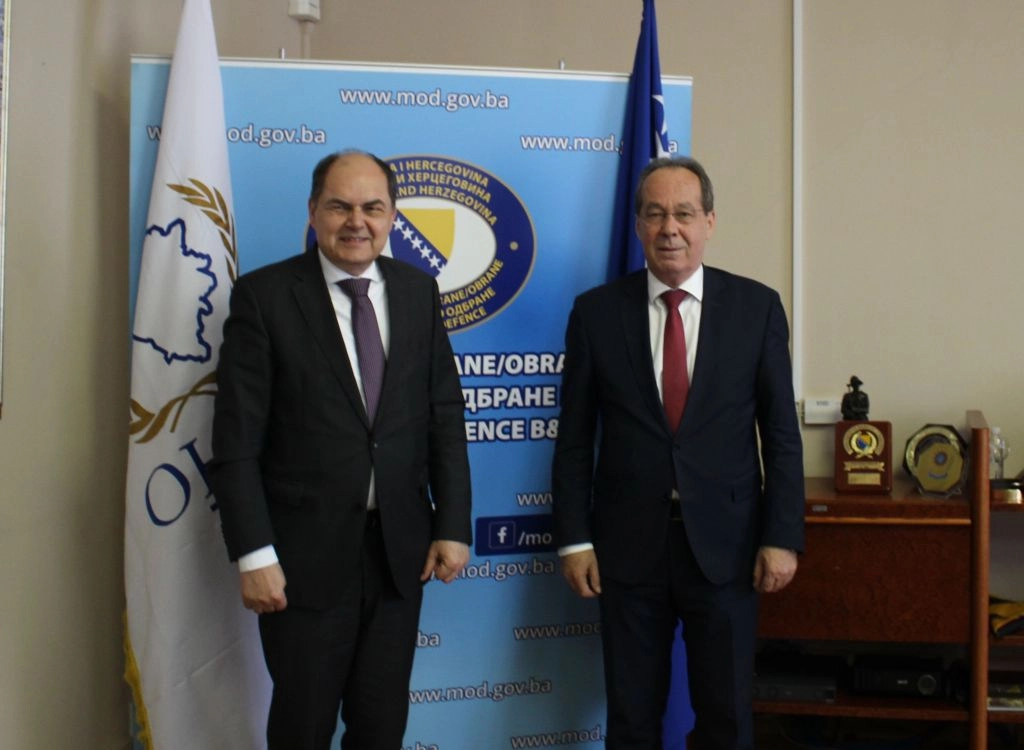 HR Schmidt meets BiH Defense Minister Podžić