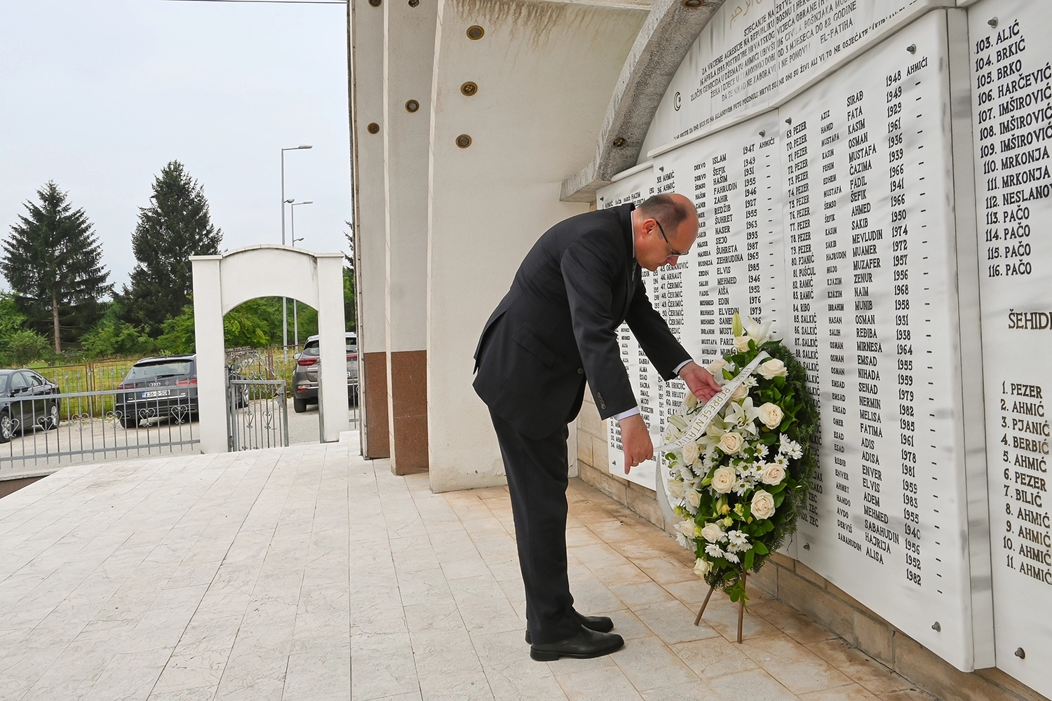 High Representative visits Ahmići: Respecting  the victims essential for successful reconciliation