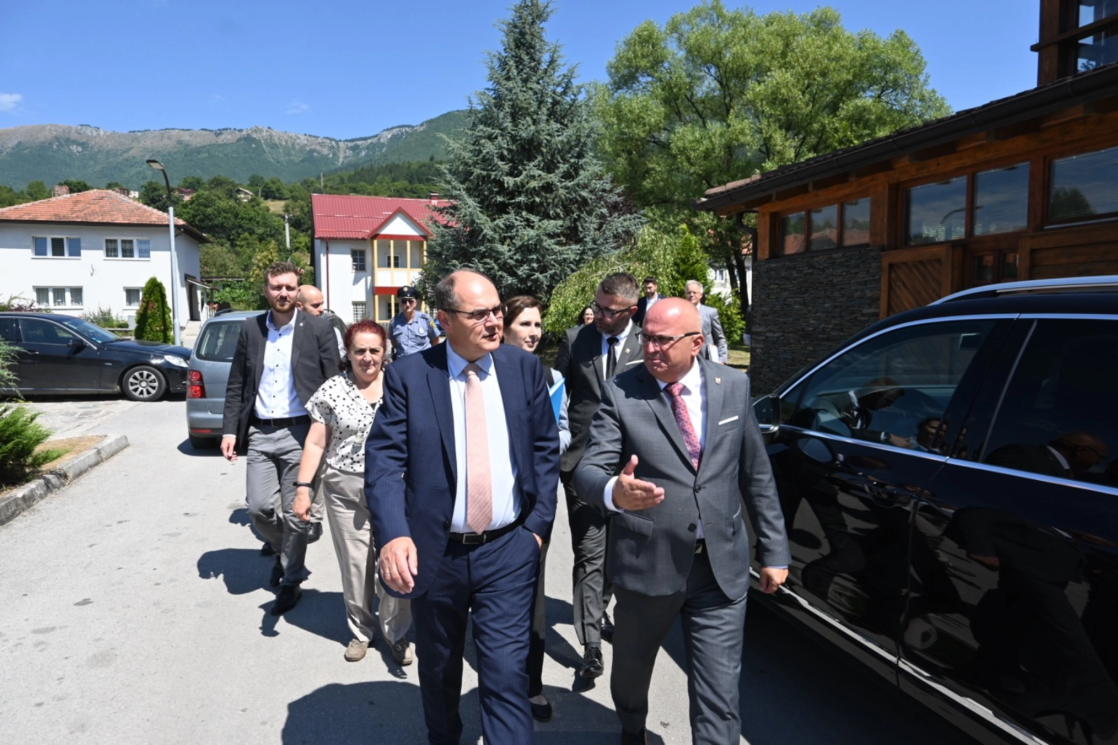 HR Schmidt visits Travnik: Authorities and businesses should work together to improve investment environment