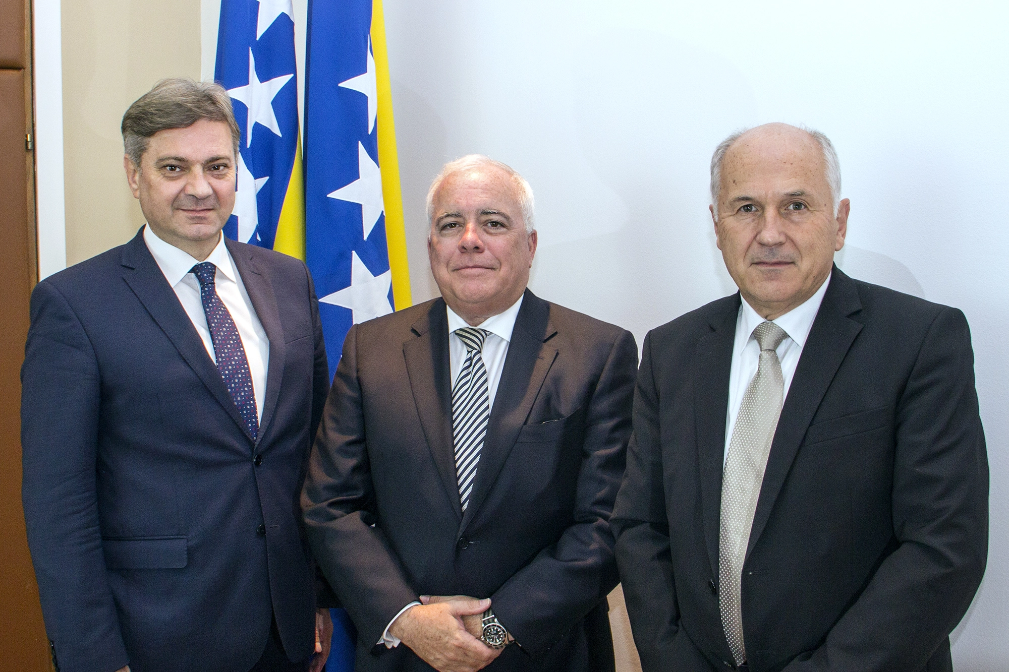 HR Inzko and PDHR Hearne meet BiH CoM Chair Zvizdić